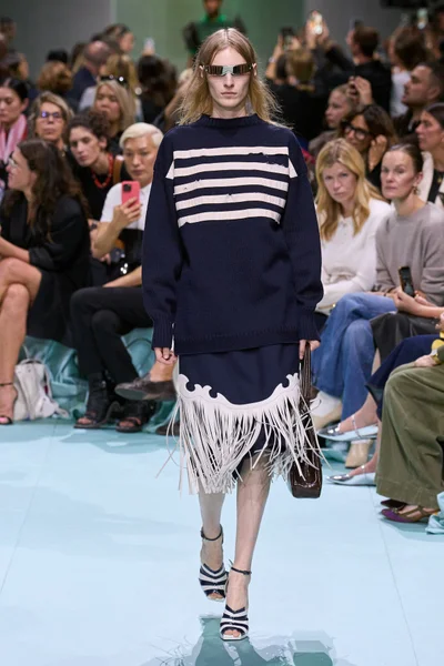 Look 12
